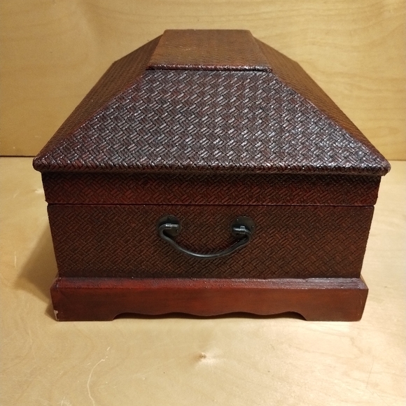 Vintage Chinese Red Wooden Box - Picture 5 of 12